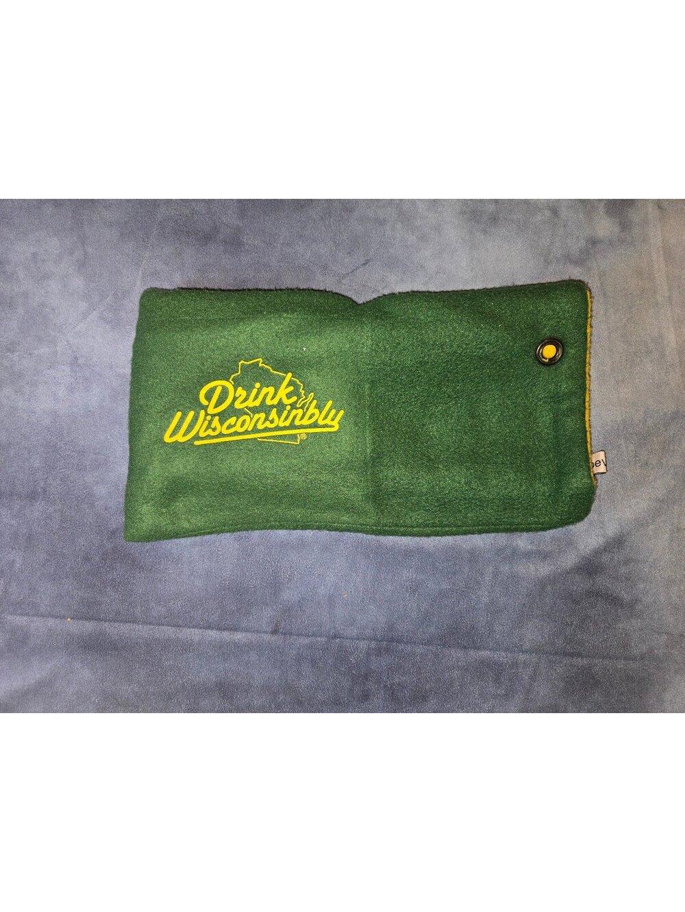 Green and gold drink mitten